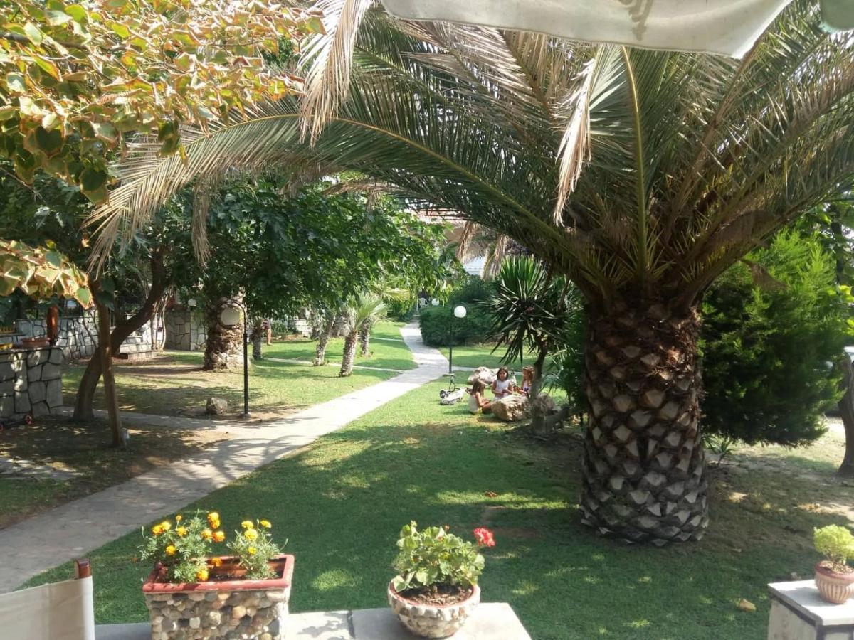 Georgia'S House Villa Nikiti  Bagian luar foto